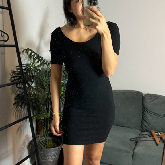 Simple Black Dress - Picture 1 of 4